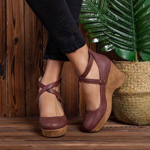 Closed toe chunky heel shoes